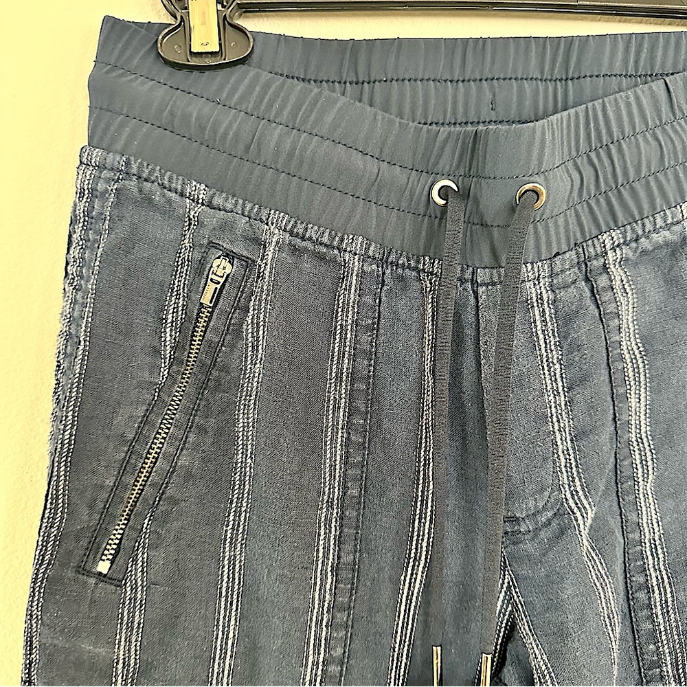 Athleta Bali Navy Blue Striped Linen Cropped Drawstring Wideleg Pants - Size 0 - Picture 3 of 7